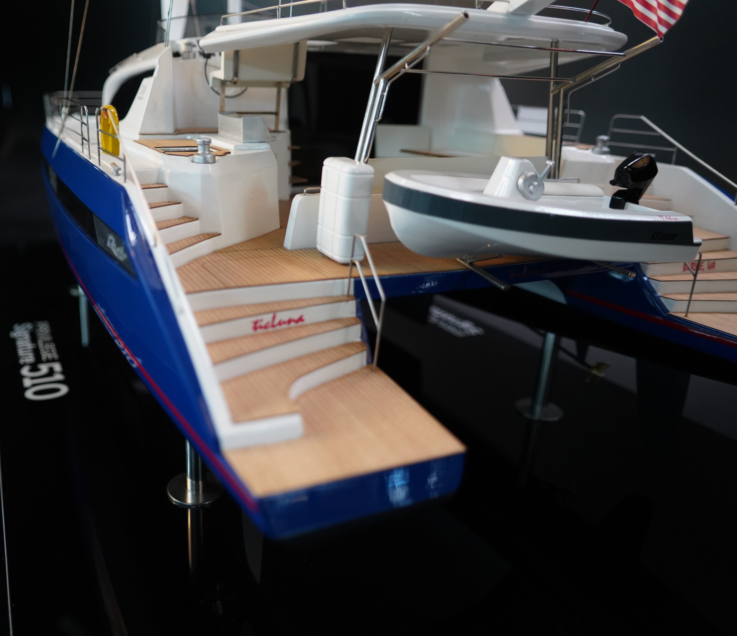 Privilege 510 full custom model - Image 9