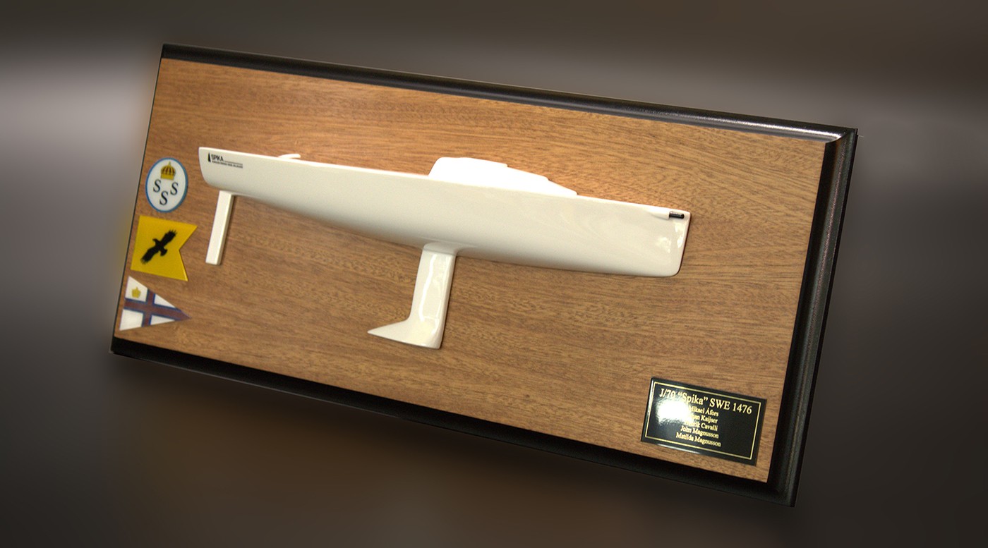 J-70 -JBoats striking half hull - Image 3