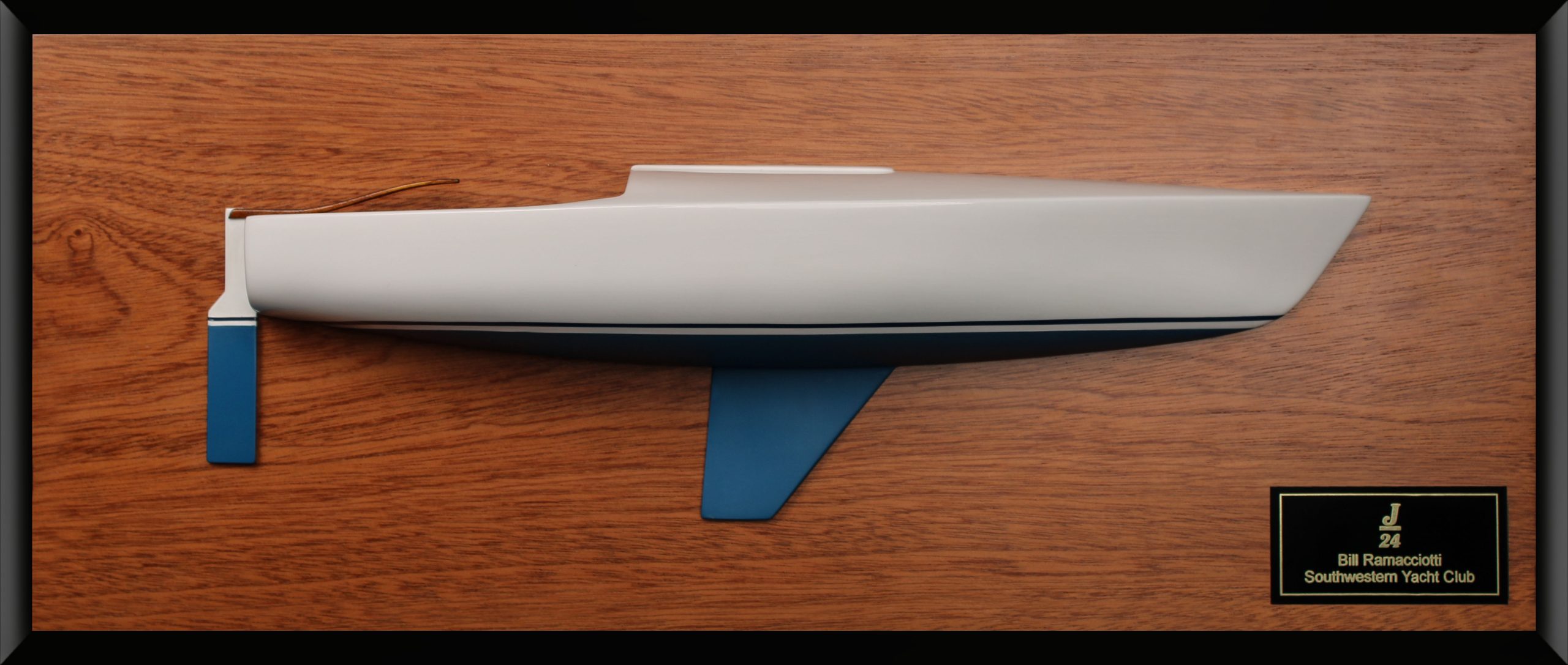 J-24-Custom Half Hull with Cabin and Cockpit only - Imagen 2