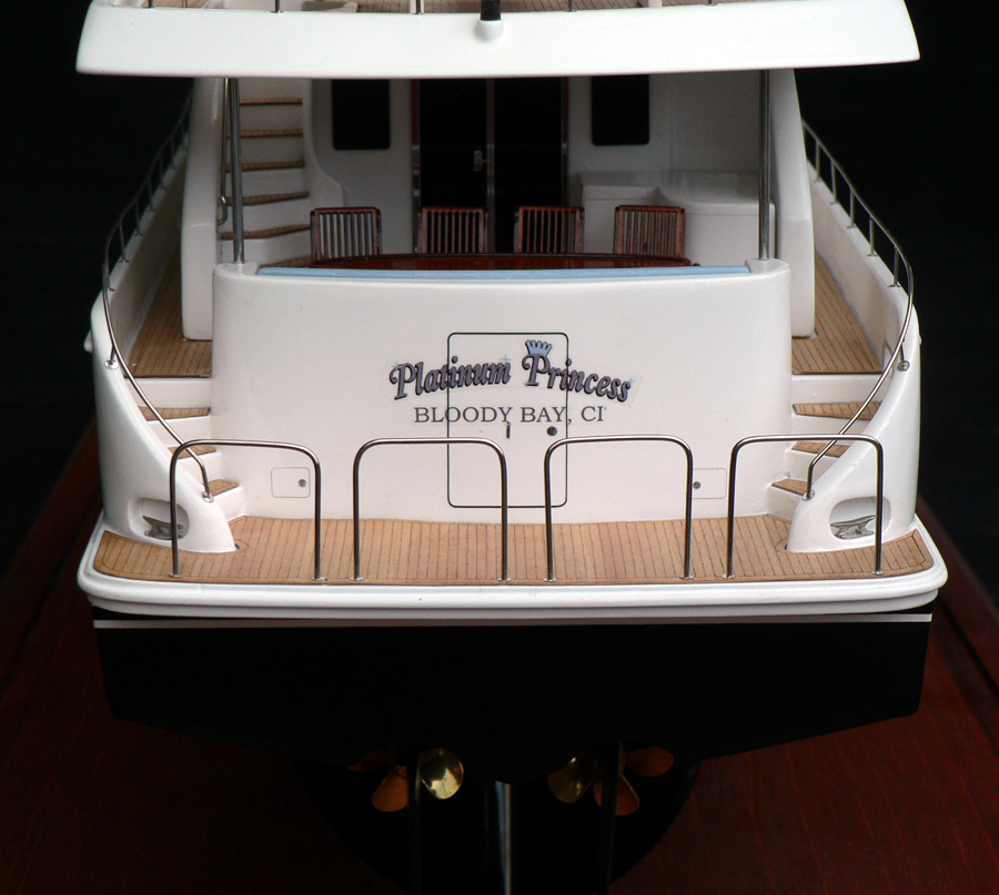 Custom Models - Ocean Alexander - Ocean Alexander 74 "Platinum Princess" - Abordage