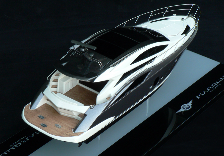 Custom Models - Marquis Yachts - Marquis 500 Sport Coupe - Abordage