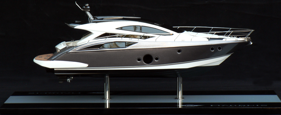 Custom Models - Marquis Yachts - Marquis 500 Sport Coupe - Abordage