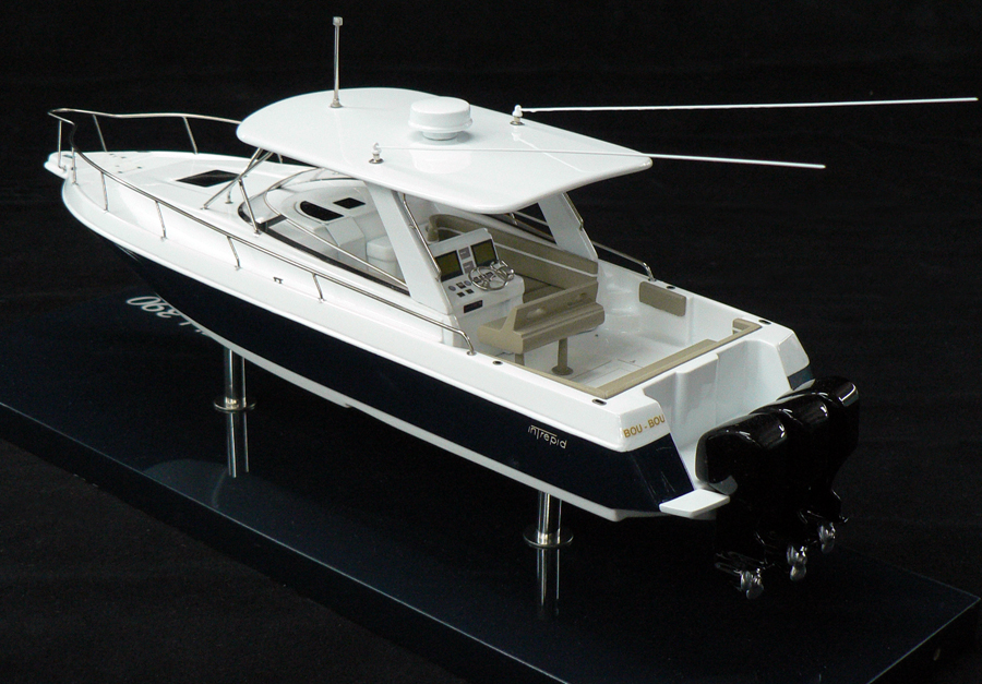 Custom Models - Intrepid Powerboats - INTREPID 390 - Abordage