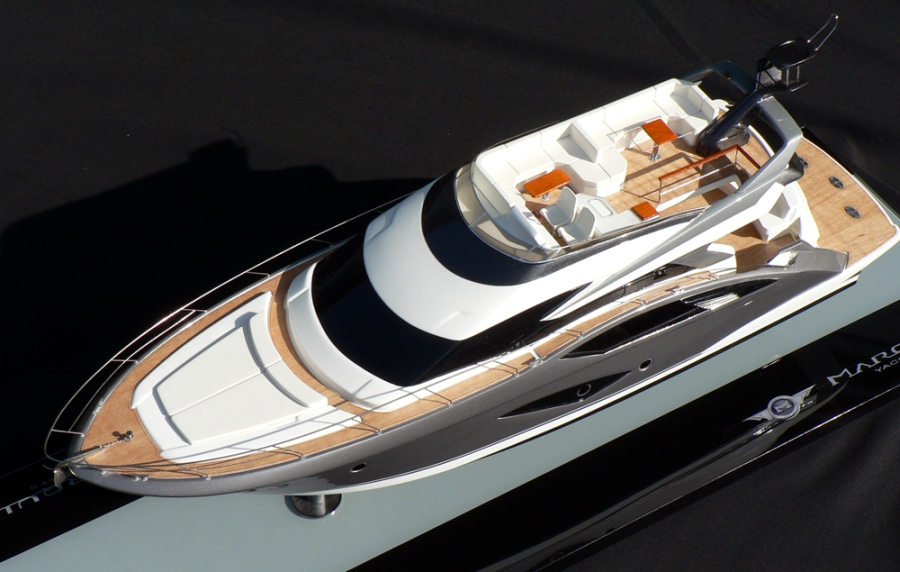 Custom Models - Marquis Yachts - Marquis 630 Sport Bridge - Abordage