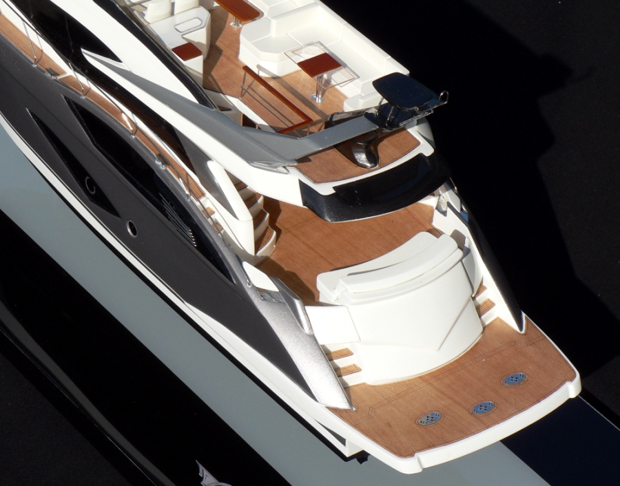 Custom Models - Marquis Yachts - Marquis 630 Sport Bridge - Abordage