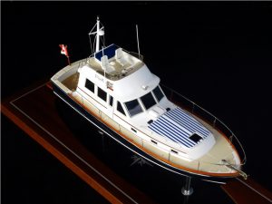 Custom Models - Grand Banks - Grand Banks Eastbay 43 Flybridge - Abordage