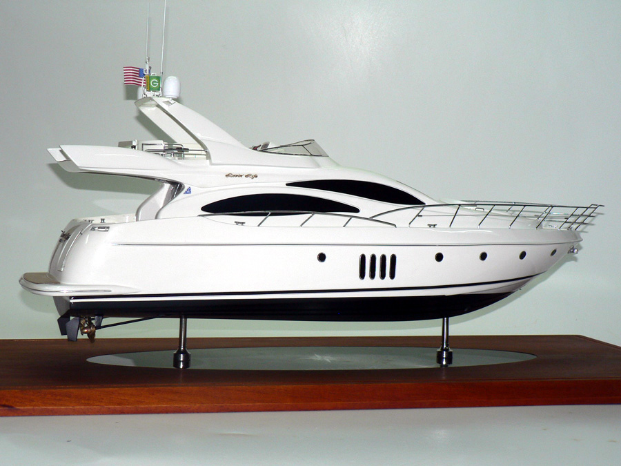 Custom Models - Azimut - Azimut 68 "Lovin' Life" - Abordage