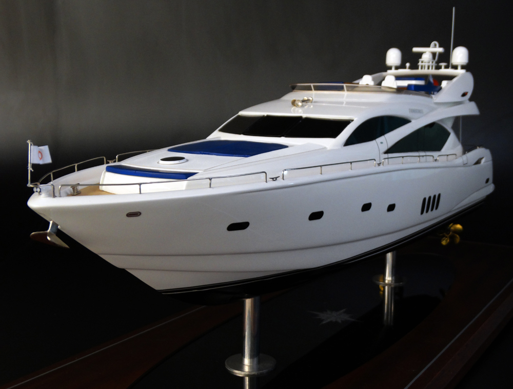 Custom Models - Sunseeker - SUNSEEKER 82 MOTOR YACHT "BIENAVENTURANZA V" - Abordage