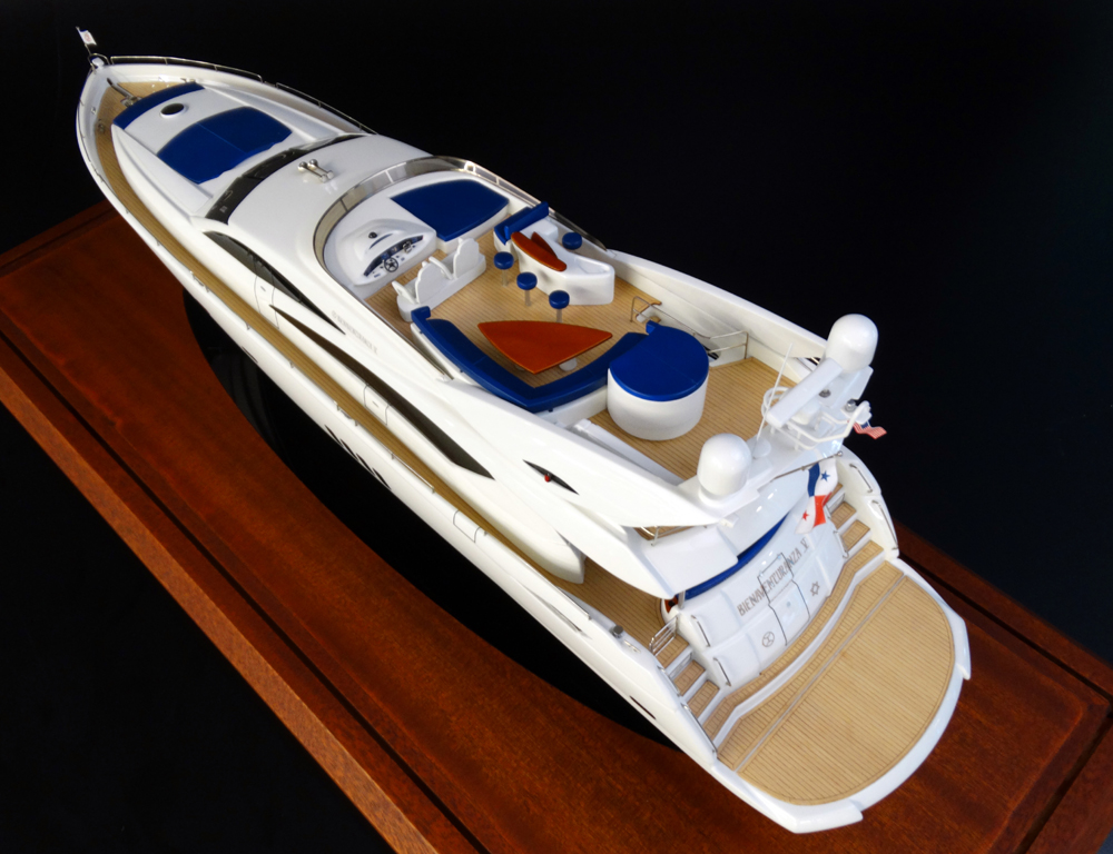 Custom Models - Sunseeker - SUNSEEKER 82 MOTOR YACHT "BIENAVENTURANZA V" - Abordage