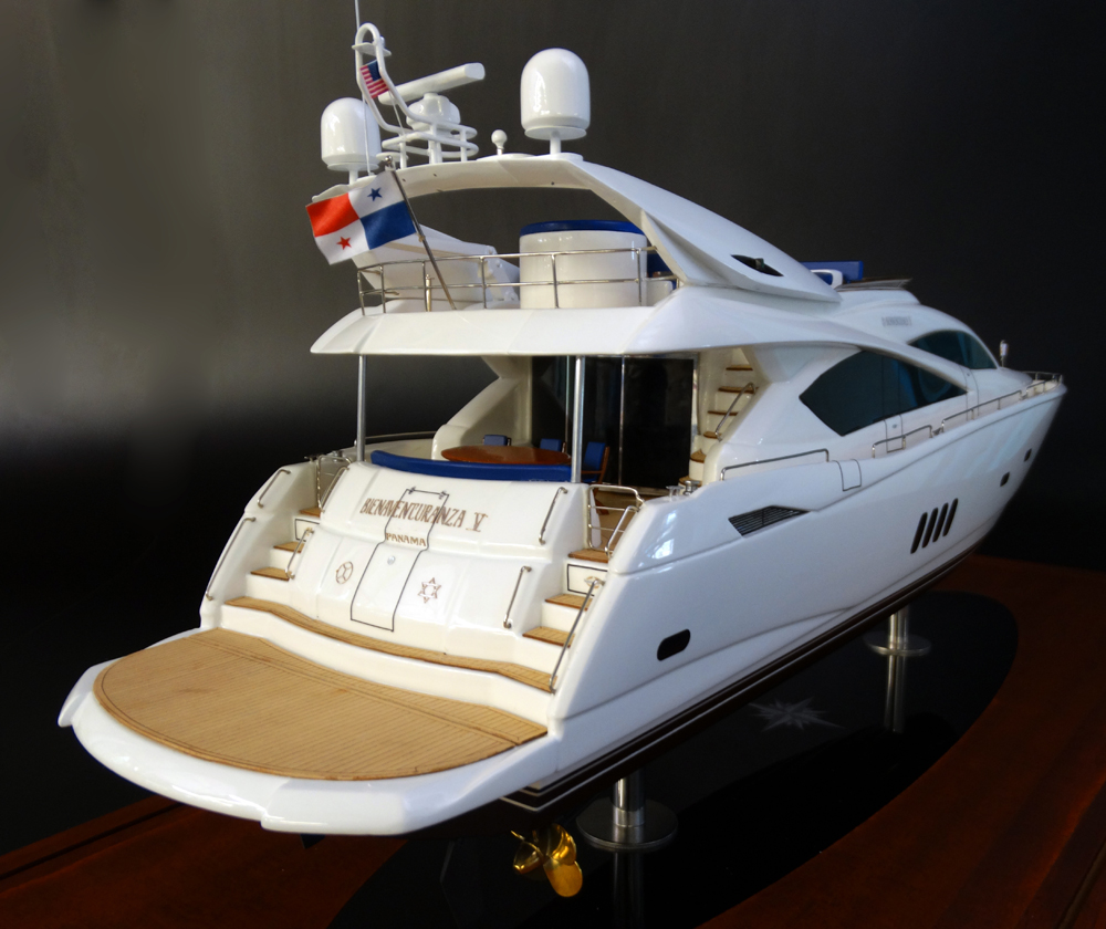 Custom Models - Sunseeker - SUNSEEKER 82 MOTOR YACHT "BIENAVENTURANZA V" - Abordage