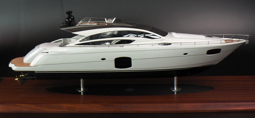 Custom Models - Pershing yachts - PERSHING 74 - Abordage