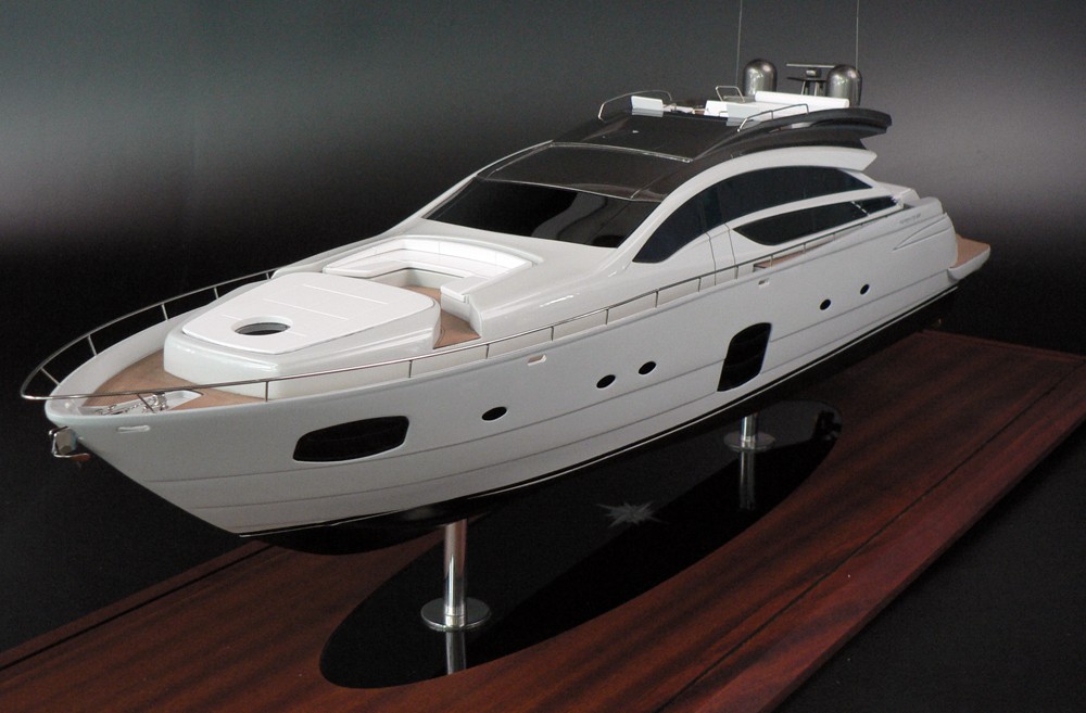 Custom Models - Pershing yachts - PERSHING 82 - Abordage