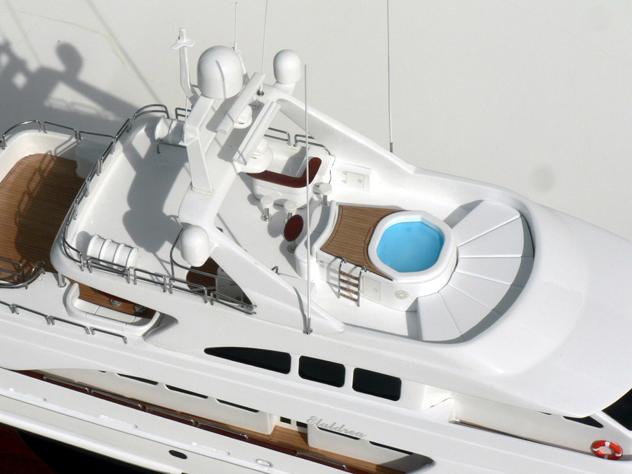 Custom Models - Benetti - Benetti 115 "Elaldrea" - Abordage