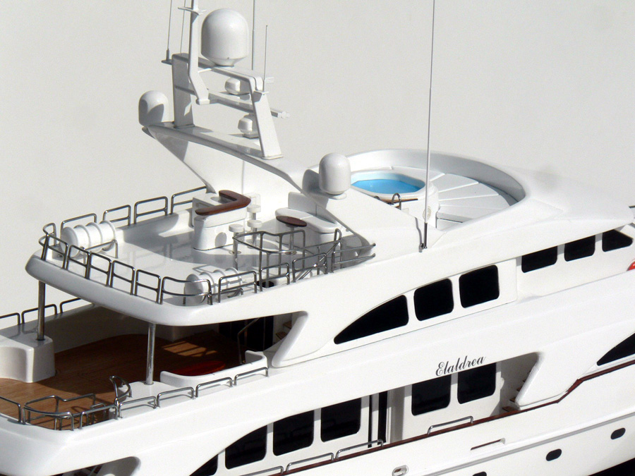 Custom Models - Benetti - Benetti 115 "Elaldrea" - Abordage