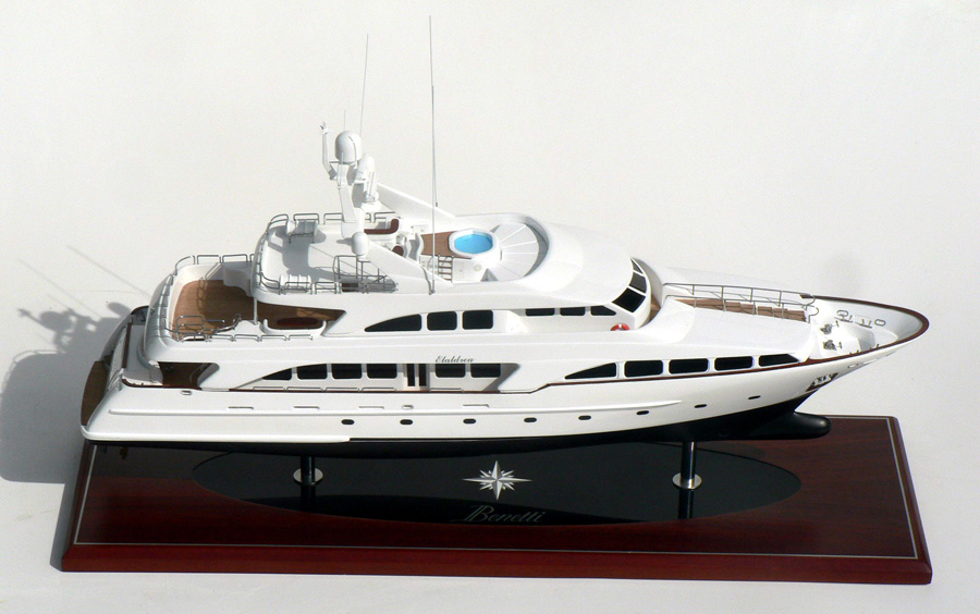 Custom Models - Benetti - Benetti 115 "Elaldrea" - Abordage