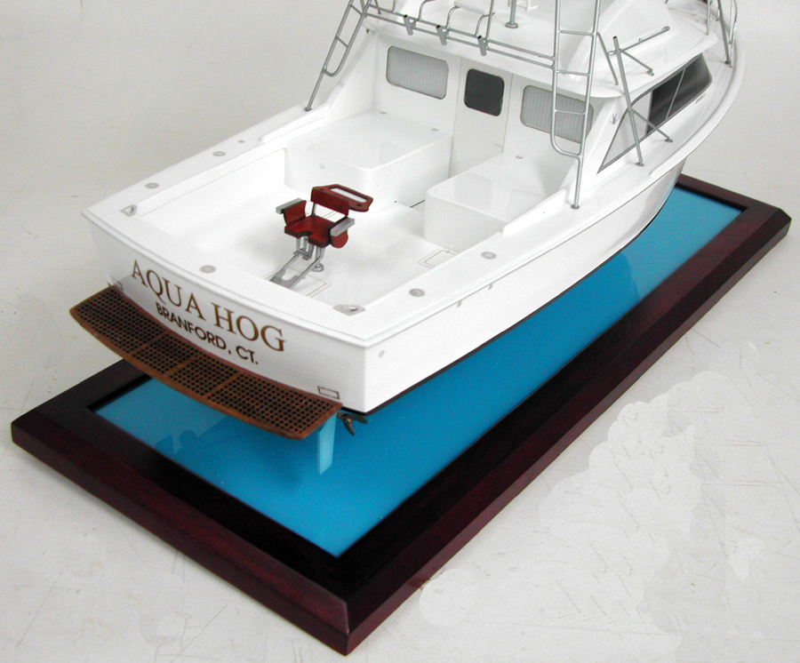 Custom Models - Bertram - Bertram 31 "Aqua Hog" - Abordage