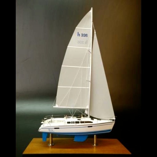 Custom Desk Models - Marlow Hunter - Hunter 33 desk model - Abordage