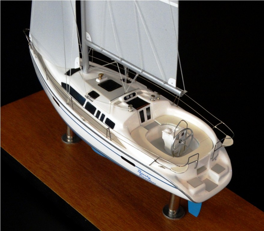 Custom Desk Models - Marlow Hunter - Hunter 33 desk model - Abordage