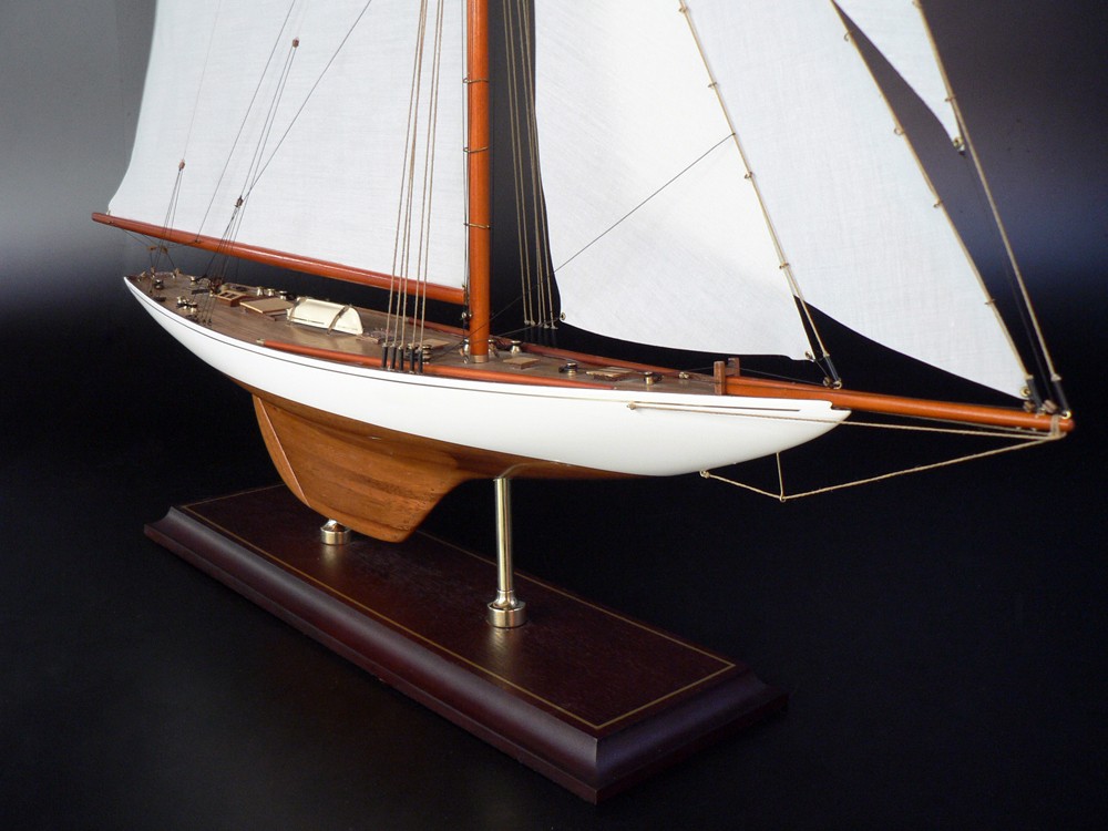 America's Cup Boats - - Columbia 1899 - Abordage