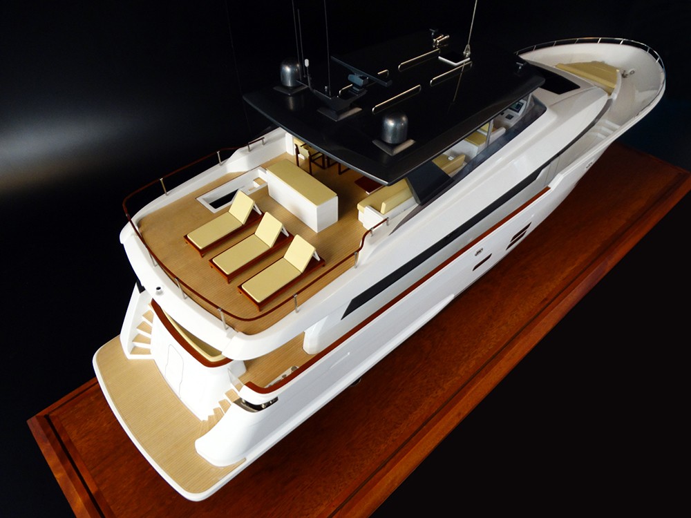 Custom Models - Hatteras - Hatteras 90 Motor Yacht Custom Model - Abordage