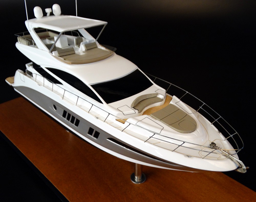 Custom Desk Models - Sea Ray - Sea Ray L650 Flybridge desk model - Abordage