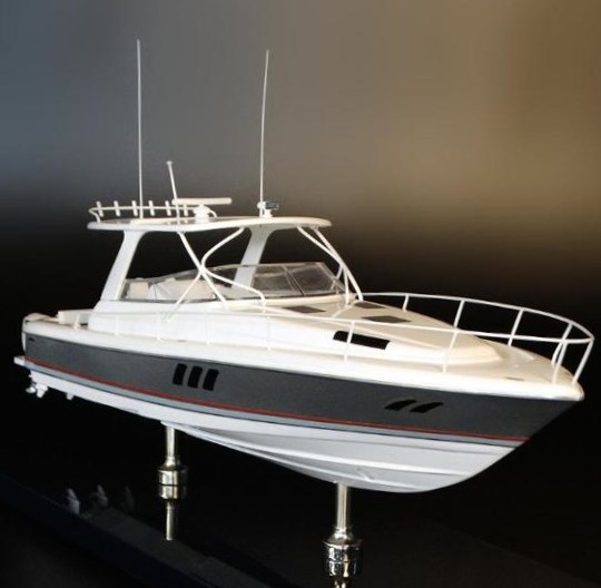 Custom Desk Models - Intrepid Powerboats - Intrepid 475 custom desk model - Abordage