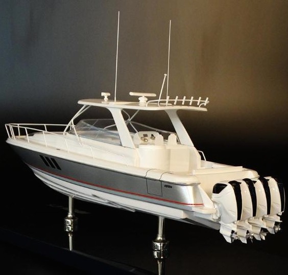 Custom Desk Models - Intrepid Powerboats - Intrepid 475 custom desk model - Abordage