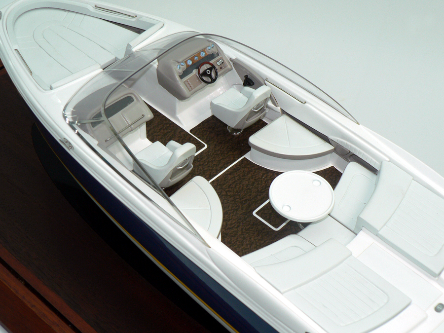 Custom Models - Cobalt - Cobalt 250 Open Bow - Abordage