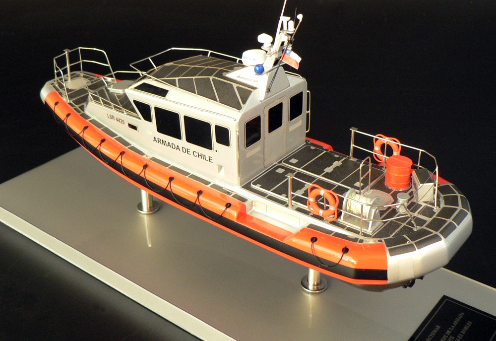 Custom Models - Safe Boats International - Safe 33 Full Cabin Inboard - Abordage