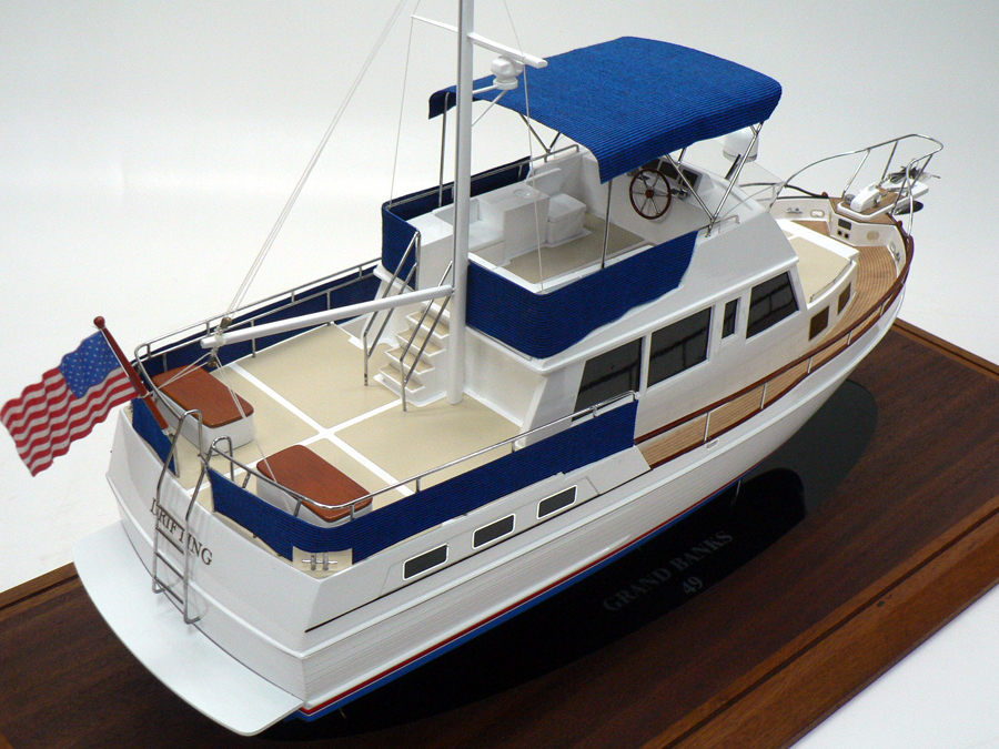 Custom Models - Grand Banks - Grand Banks 49 "Drifting" - Abordage