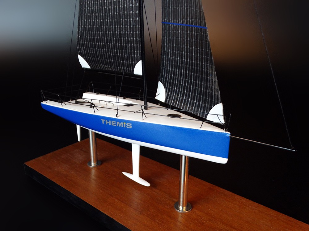 Custom Desk Models - C&C Yachts - C&C 30 "Themis" desk model - Abordage