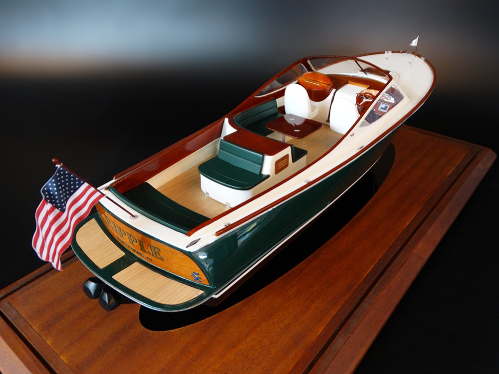 Custom Models - Hinckley - Hinckley Runabout 29 scale model - Abordage