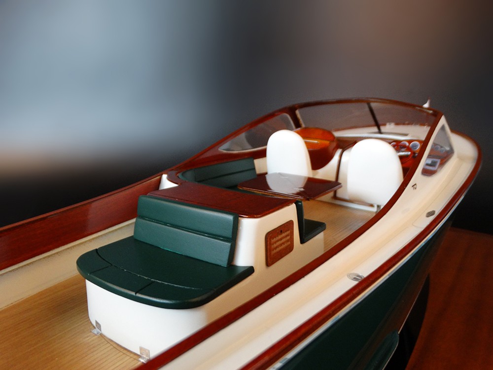 Custom Models - Hinckley - Hinckley Runabout 29 scale model - Abordage