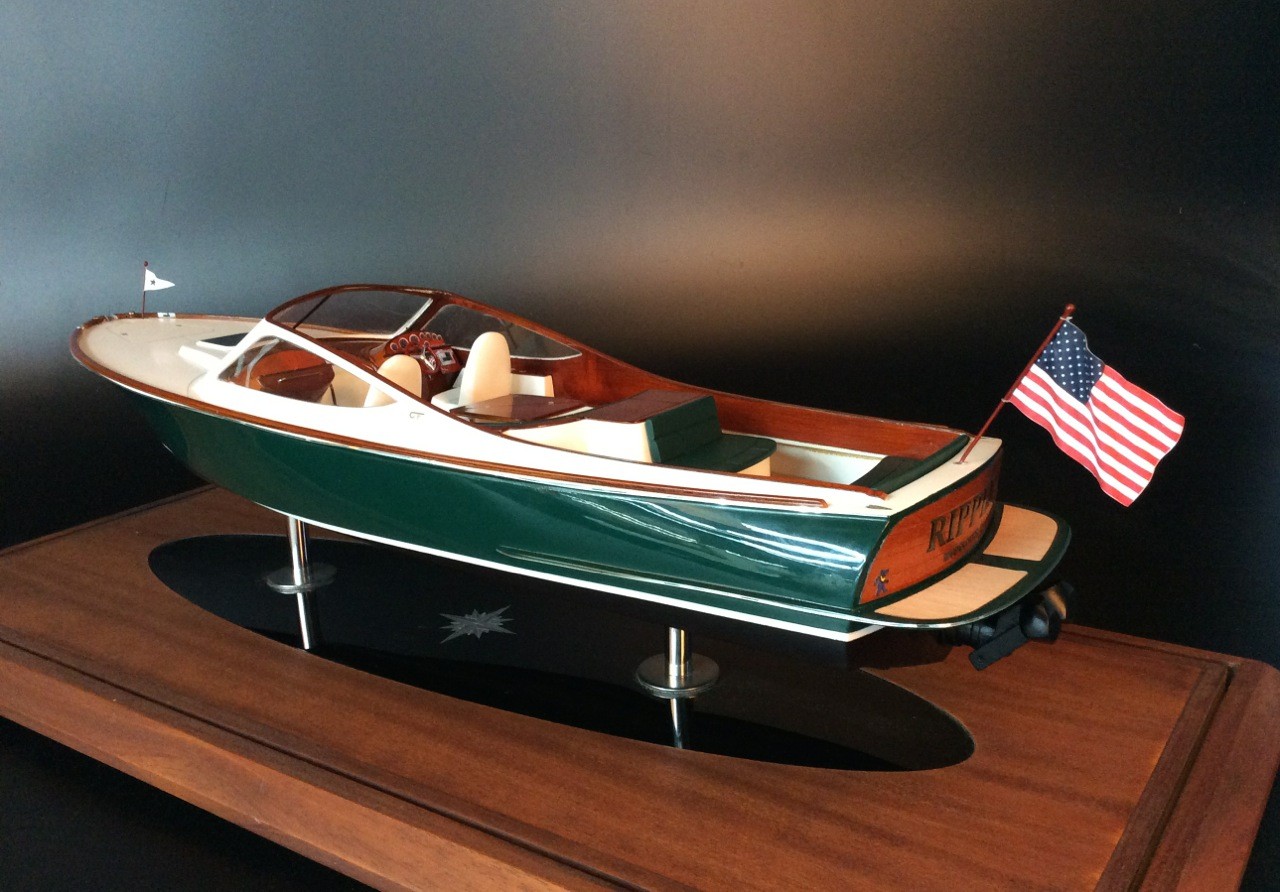 Custom Models - Hinckley - Hinckley Runabout 29 scale model - Abordage