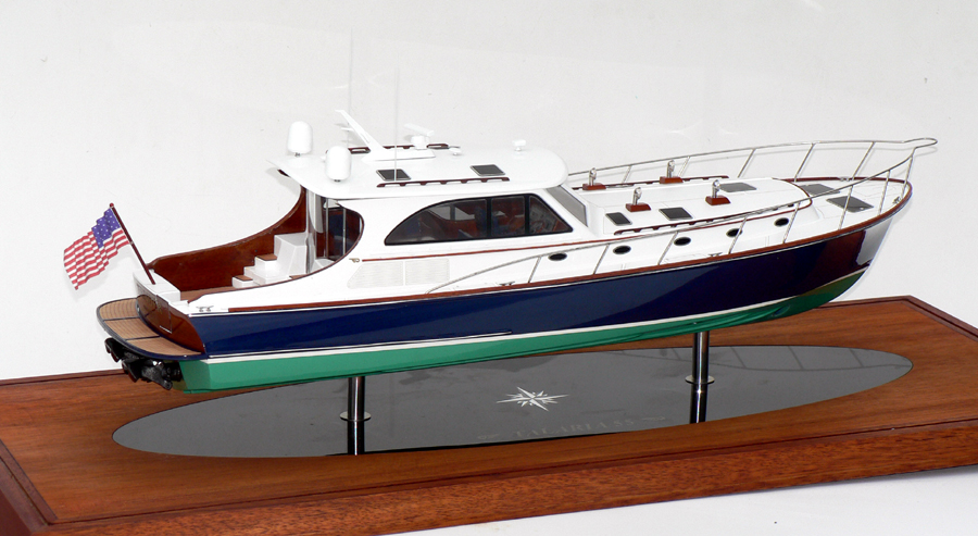 Custom Models - Hinckley - Hinckley Talaria 55 "Thunder" - Abordage