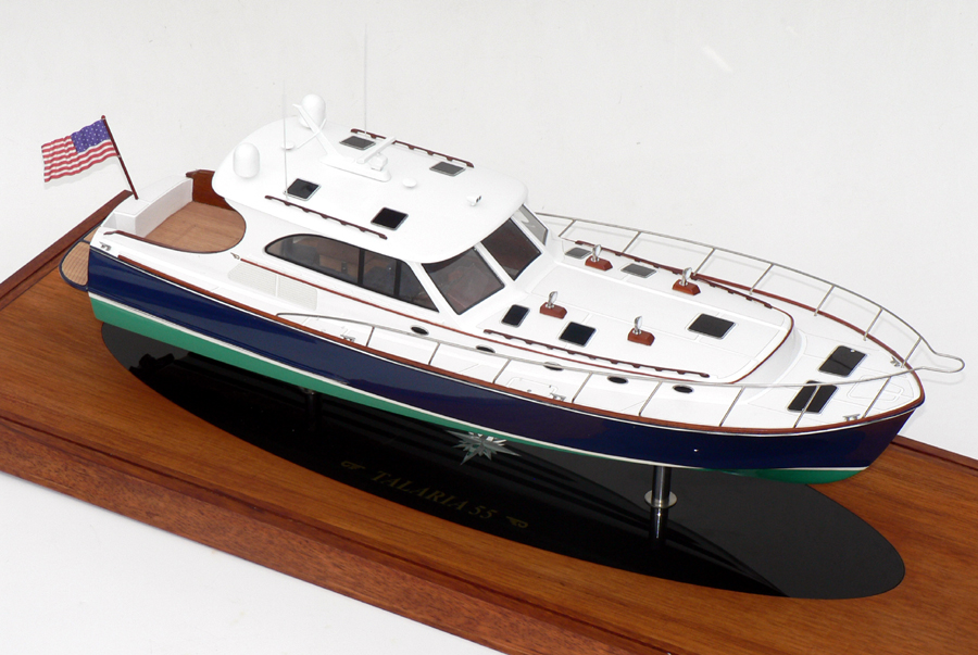 Custom Models - Hinckley - Hinckley Talaria 55 "Thunder" - Abordage