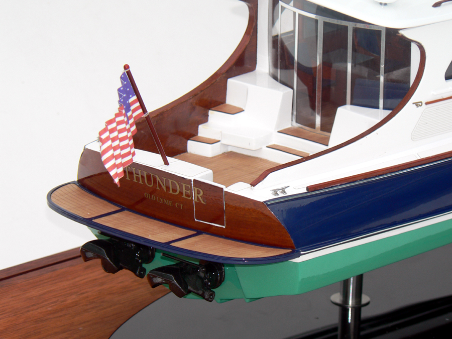 Custom Models - Hinckley - Hinckley Talaria 55 "Thunder" - Abordage