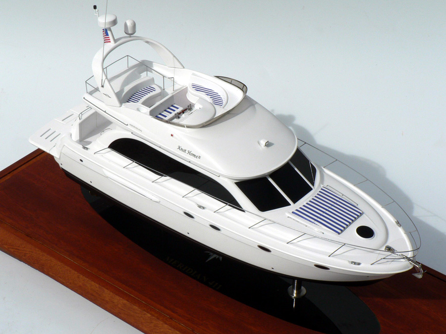 Custom Models - Meridian - Meridian 411 "Knot Home III" - Abordage