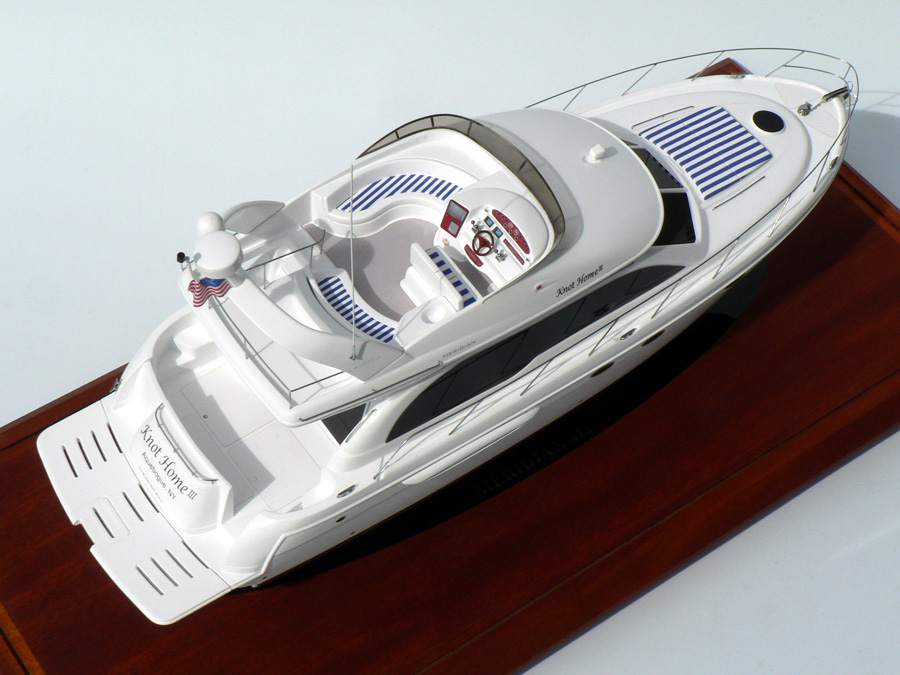 Custom Models - Meridian - Meridian 411 "Knot Home III" - Abordage