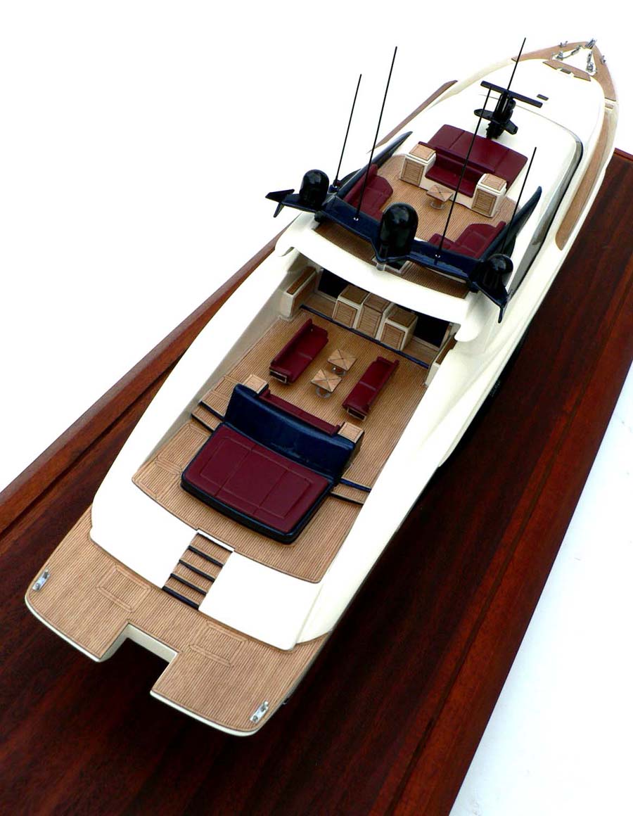 Custom Models - Palmer Johnson - Palmer Johnson 120 - Abordage