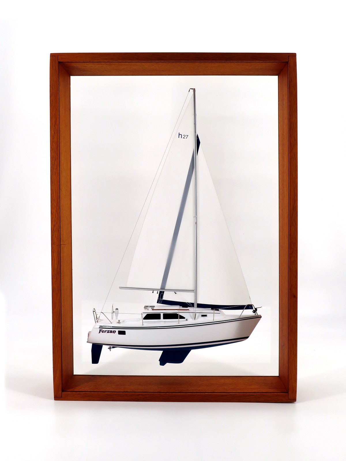 Custom Half Models - - Hunter 27 framed half model - Abordage