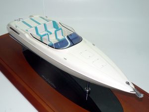 Custom Models - Riva - Riva 31 Gitano "Corazon" - Abordage