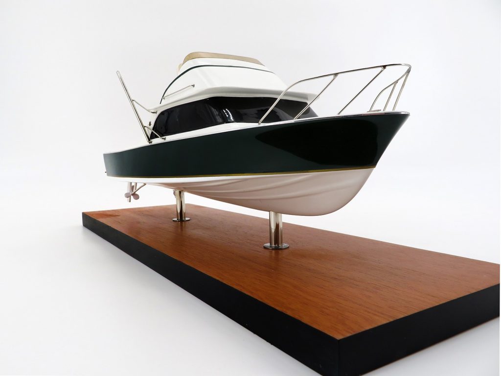 Custom Desk Models - Bertram - Bertram 31 custom desk model - Abordage