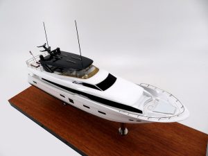 Custom Desk Models - Hatteras - Hatteras 105 RPH custom desk model - Abordage