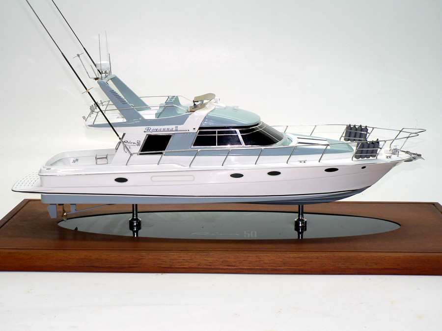 Custom Models - Riva - Riva 50 "Roxanna II" - Abordage