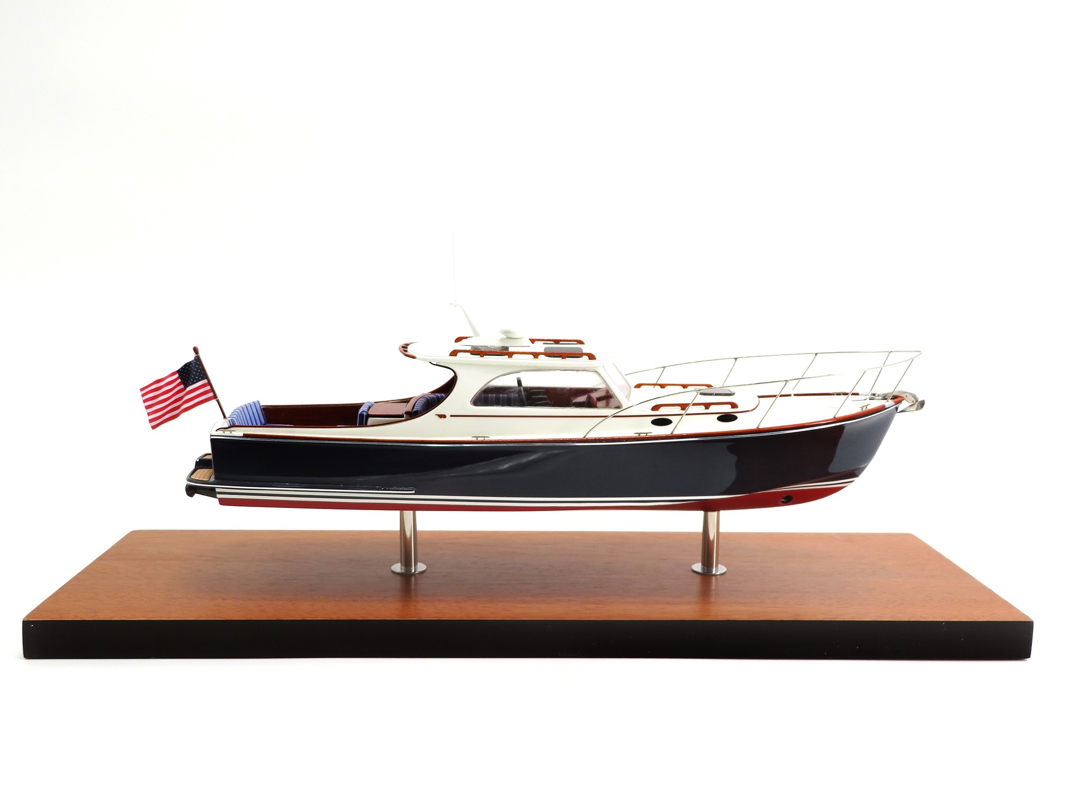 Custom Desk Models - Hinckley - Hinckley PicNic 36 custom desk model - Abordage