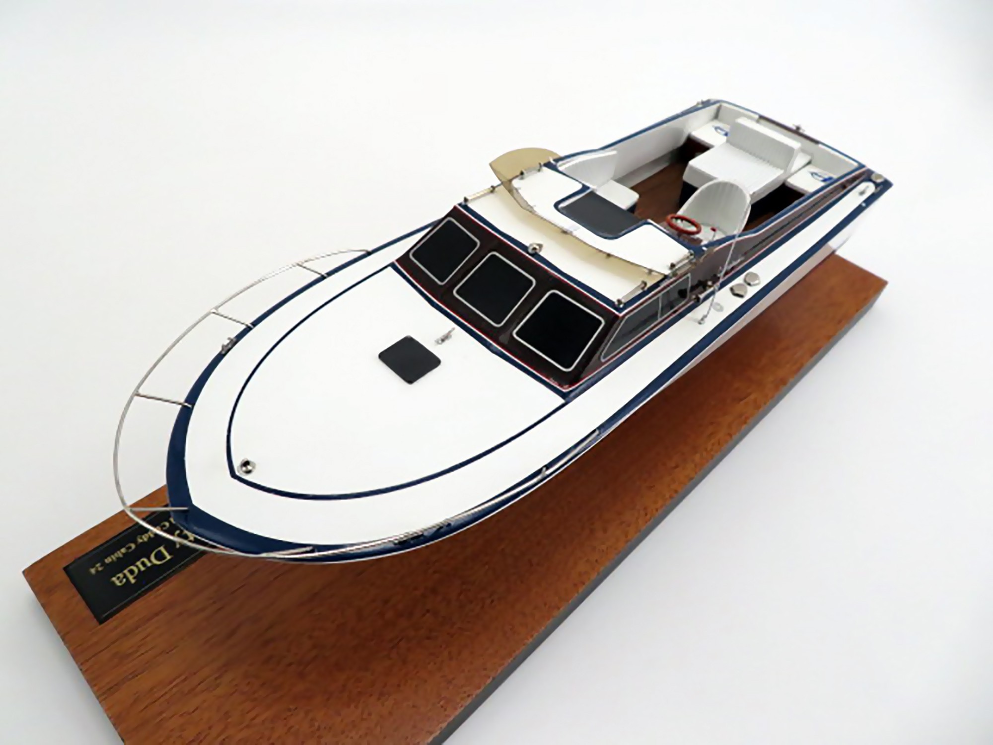 Custom Models - - Campbell 24 custom desk model - Abordage
