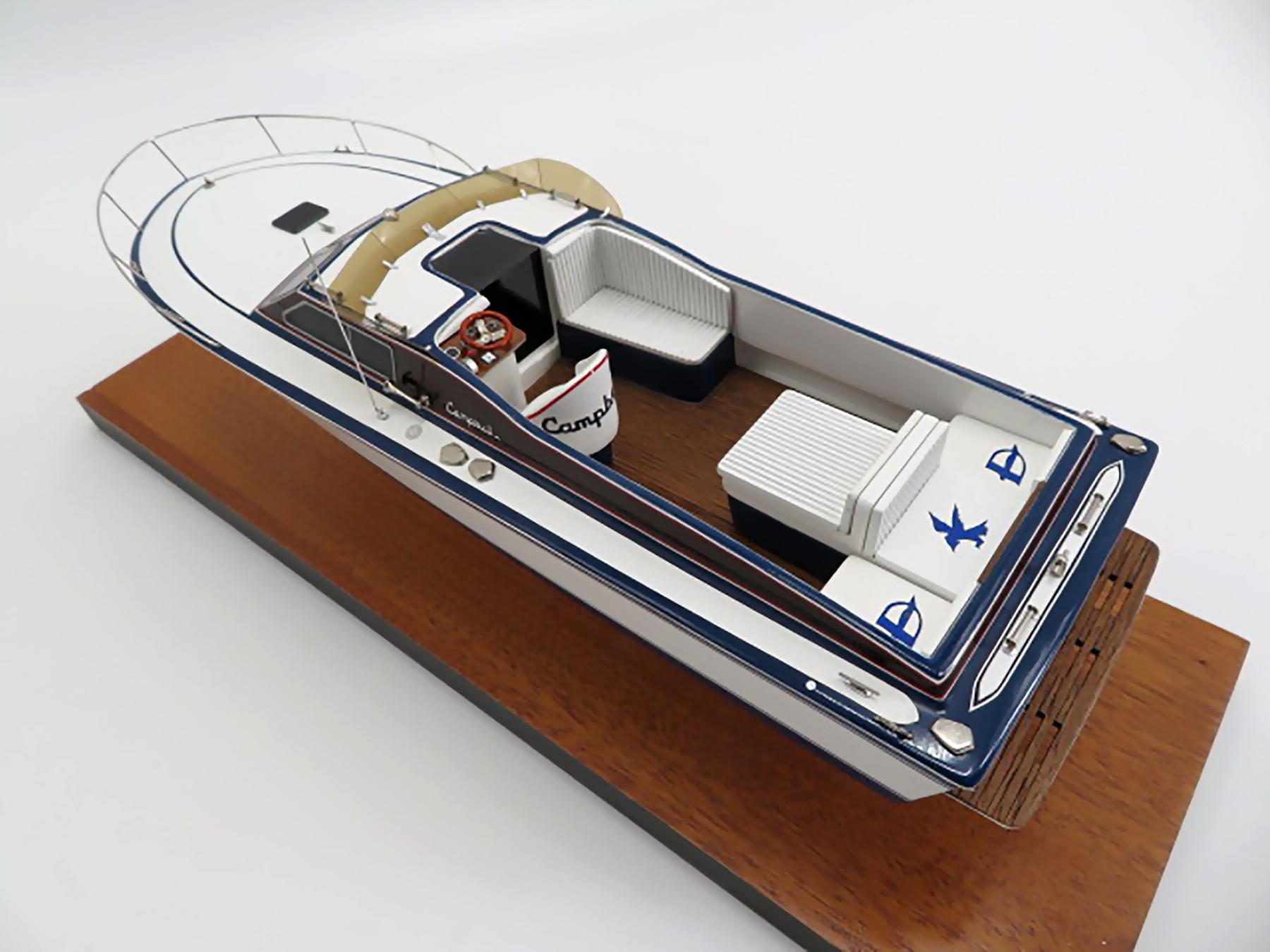 Custom Models - - Campbell 24 custom desk model - Abordage