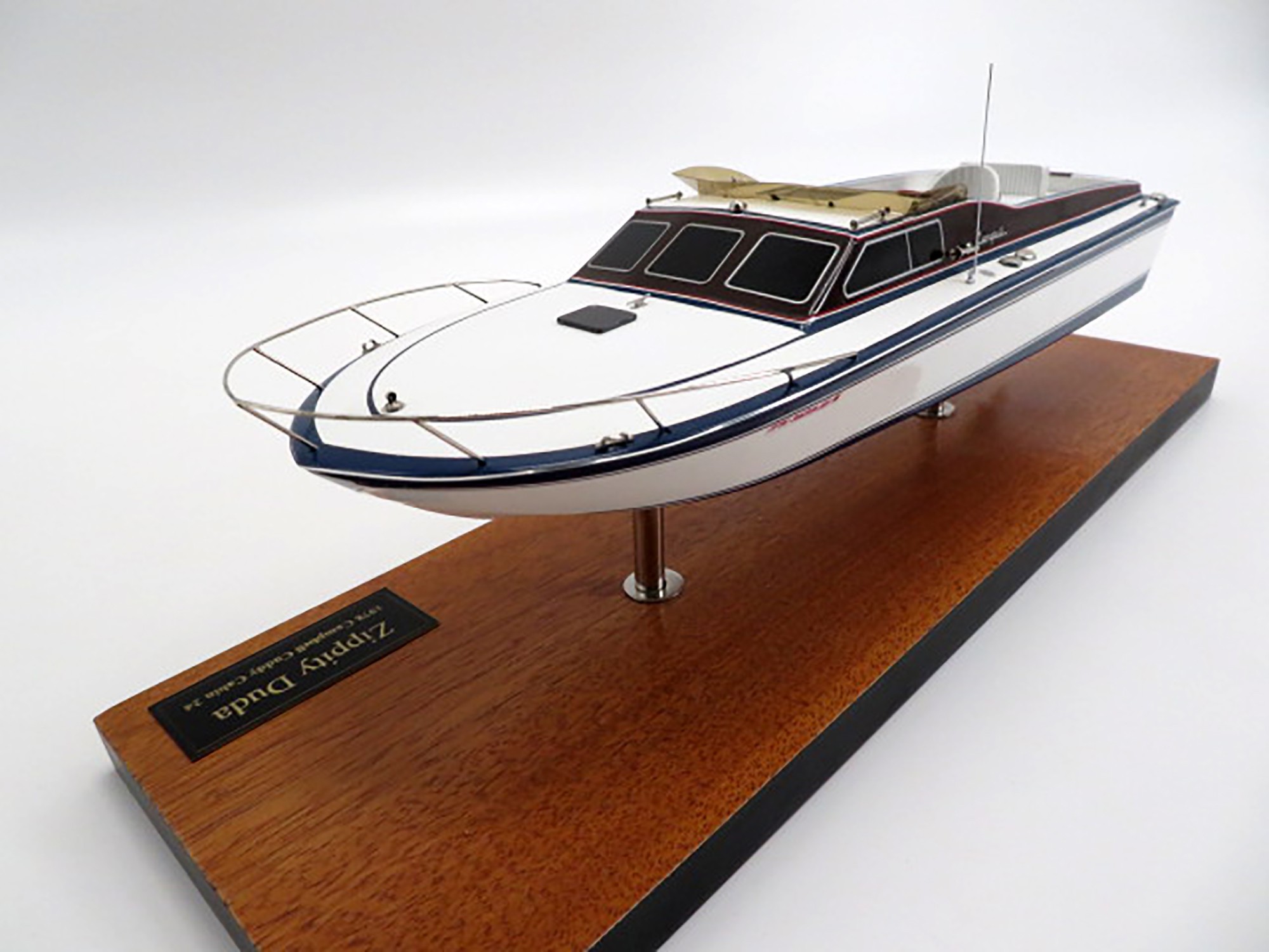 Custom Models - - Campbell 24 custom desk model - Abordage