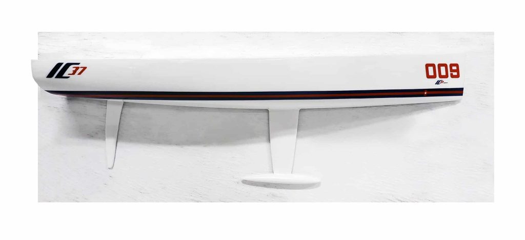 Custom Half Models - Melges - Melges IC37 half hull built out of wood and no backboard - Abordage